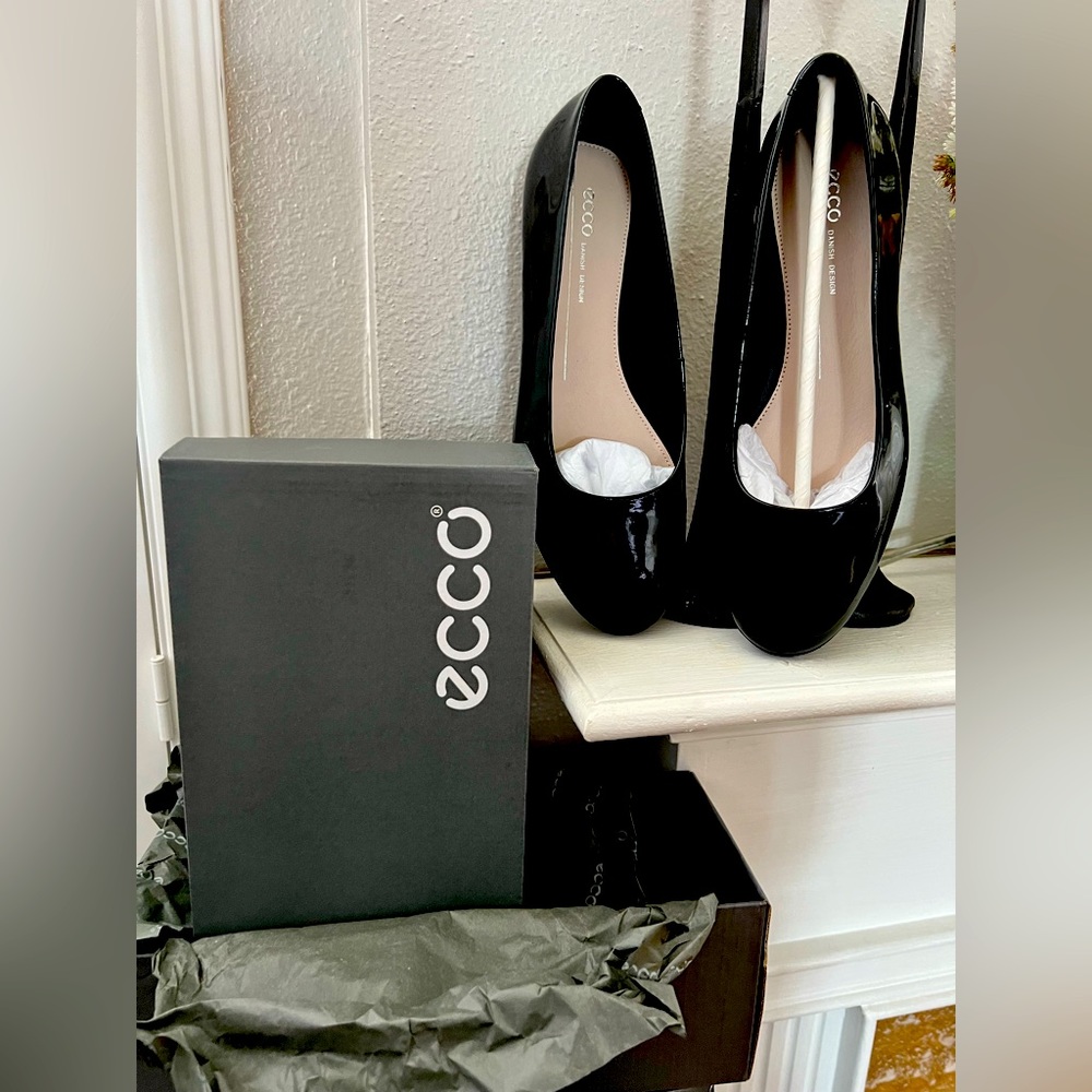 NIB Ecco Anine Ballerina black patent leather